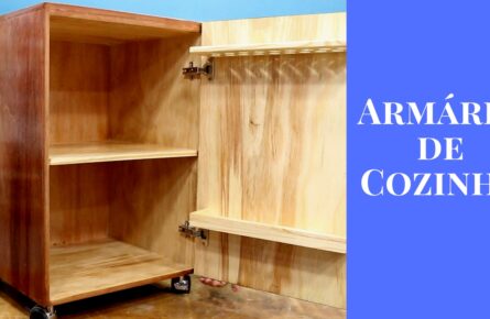 Armário de cozina com porta temperos